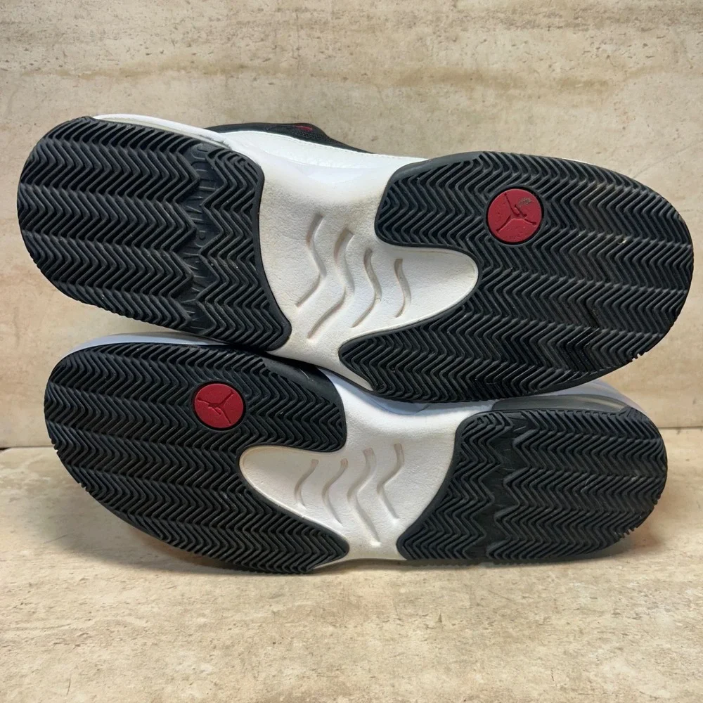 Jordan Max Aura 2 White Black Gym Red Sneakers CK6636-100 Mens Size‎ 10